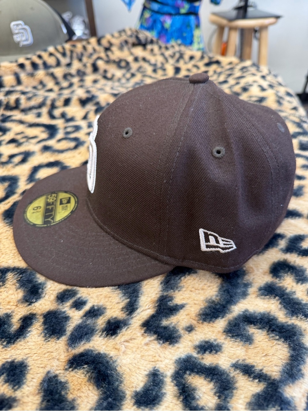 Hat - Men's Accessory - Picture 2 of 6